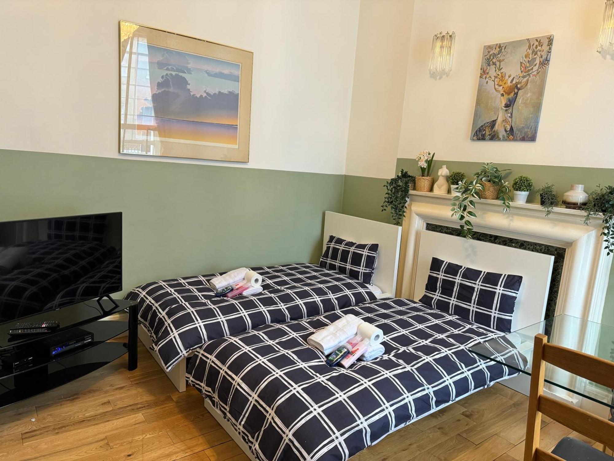 לונדון Central And Affordable Flat For 6 People In Zone 1 - Baker Street - With Breakfast Included מראה חיצוני תמונה