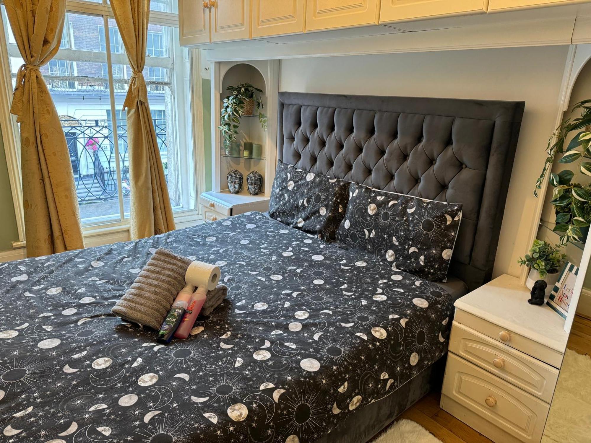 לונדון Central And Affordable Flat For 6 People In Zone 1 - Baker Street - With Breakfast Included מראה חיצוני תמונה